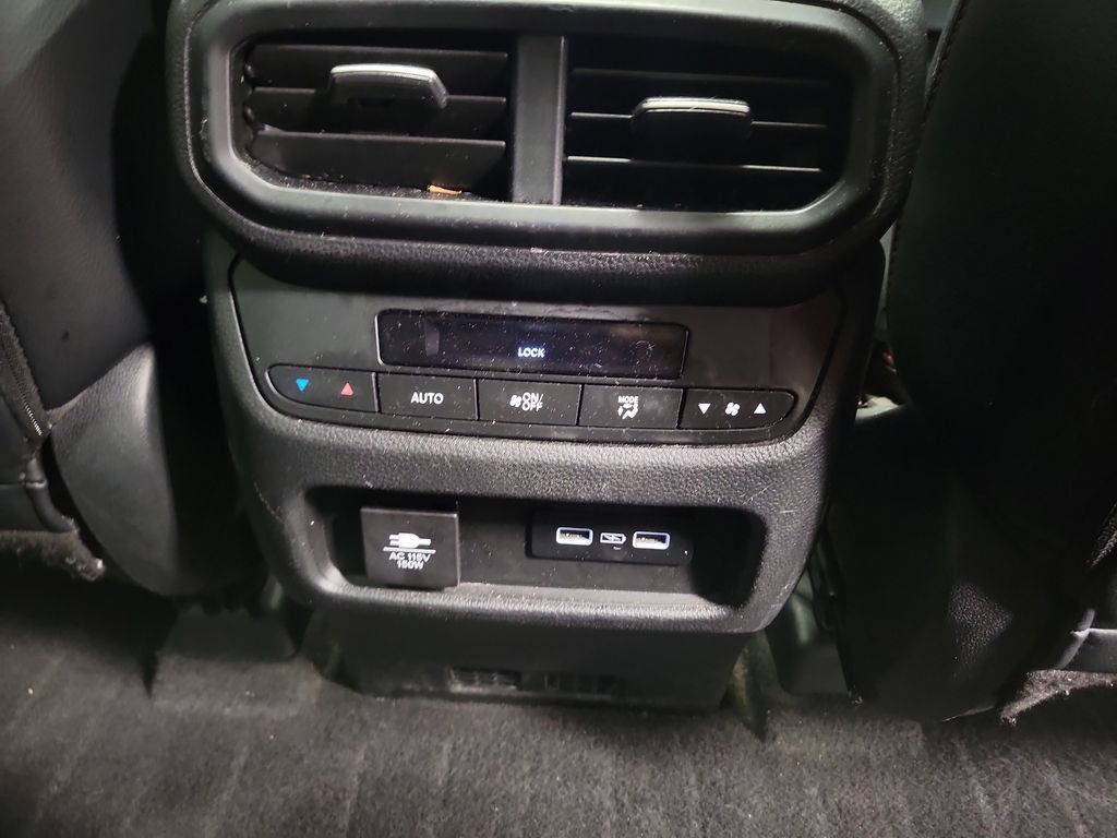 Used 2023 Honda Pilot TrailSport image 30