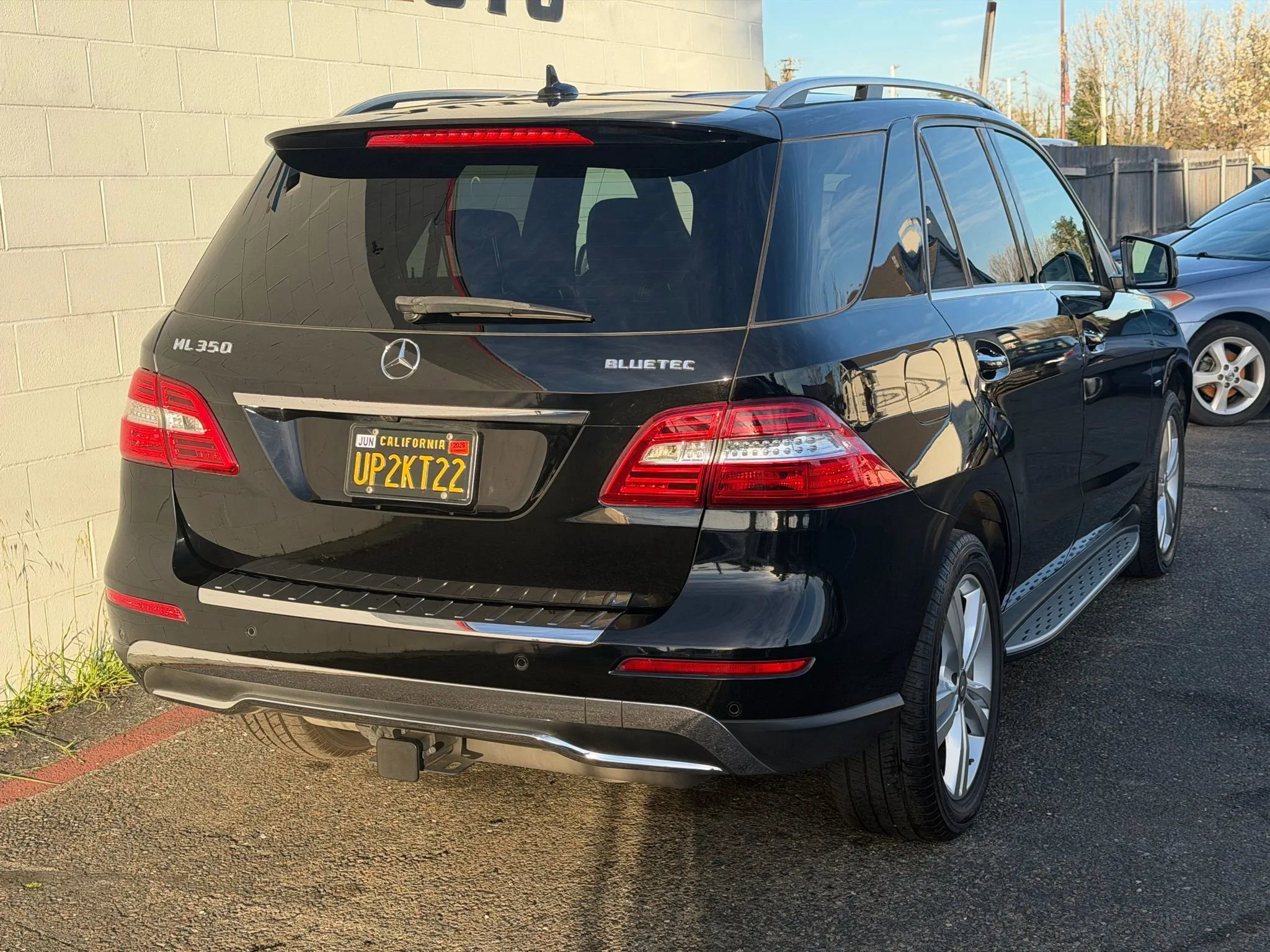 Used 2012 Mercedes-Benz ML 350 BlueTEC 4MATIC image 2