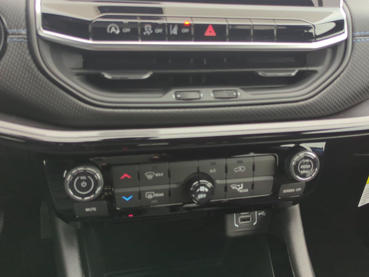New 2026 Jeep Compass Latitude AWD/4WD image 22