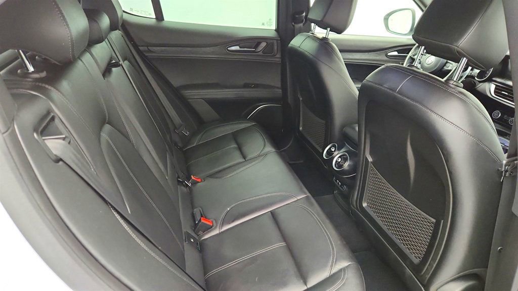 Used 2022 Alfa Romeo Stelvio Sprint image 23