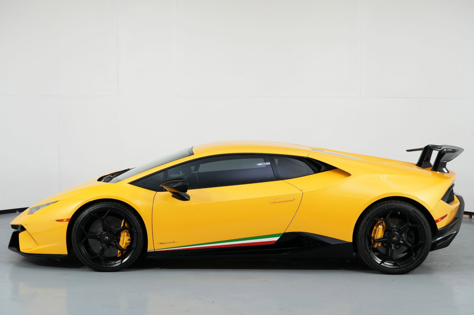 Used 2018 Lamborghini Huracan Performante image 46