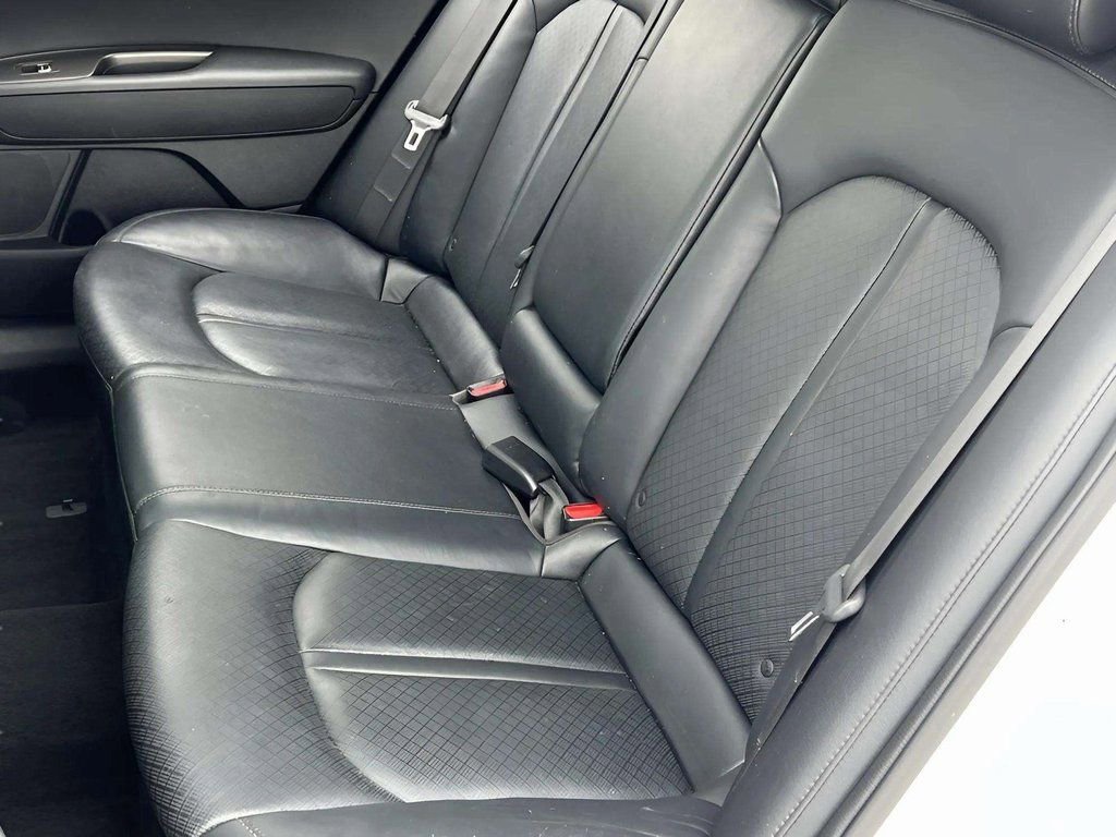 Used 2020 Kia Optima SE image 16