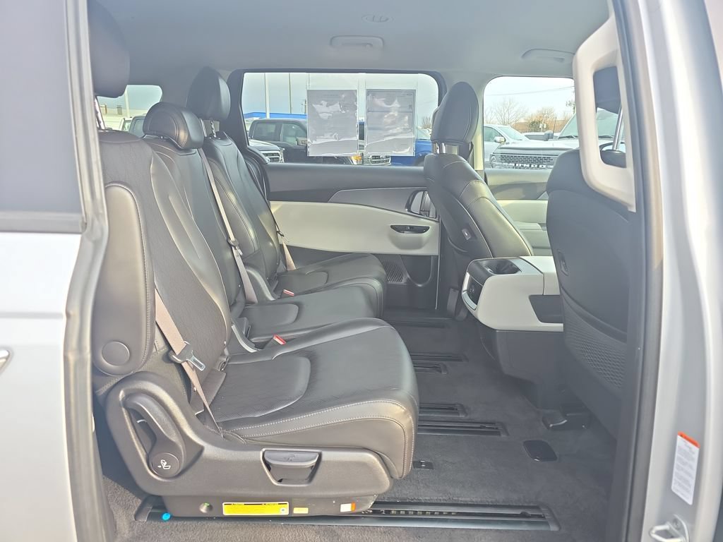 Used 2023 Kia Carnival LX FWD image 33