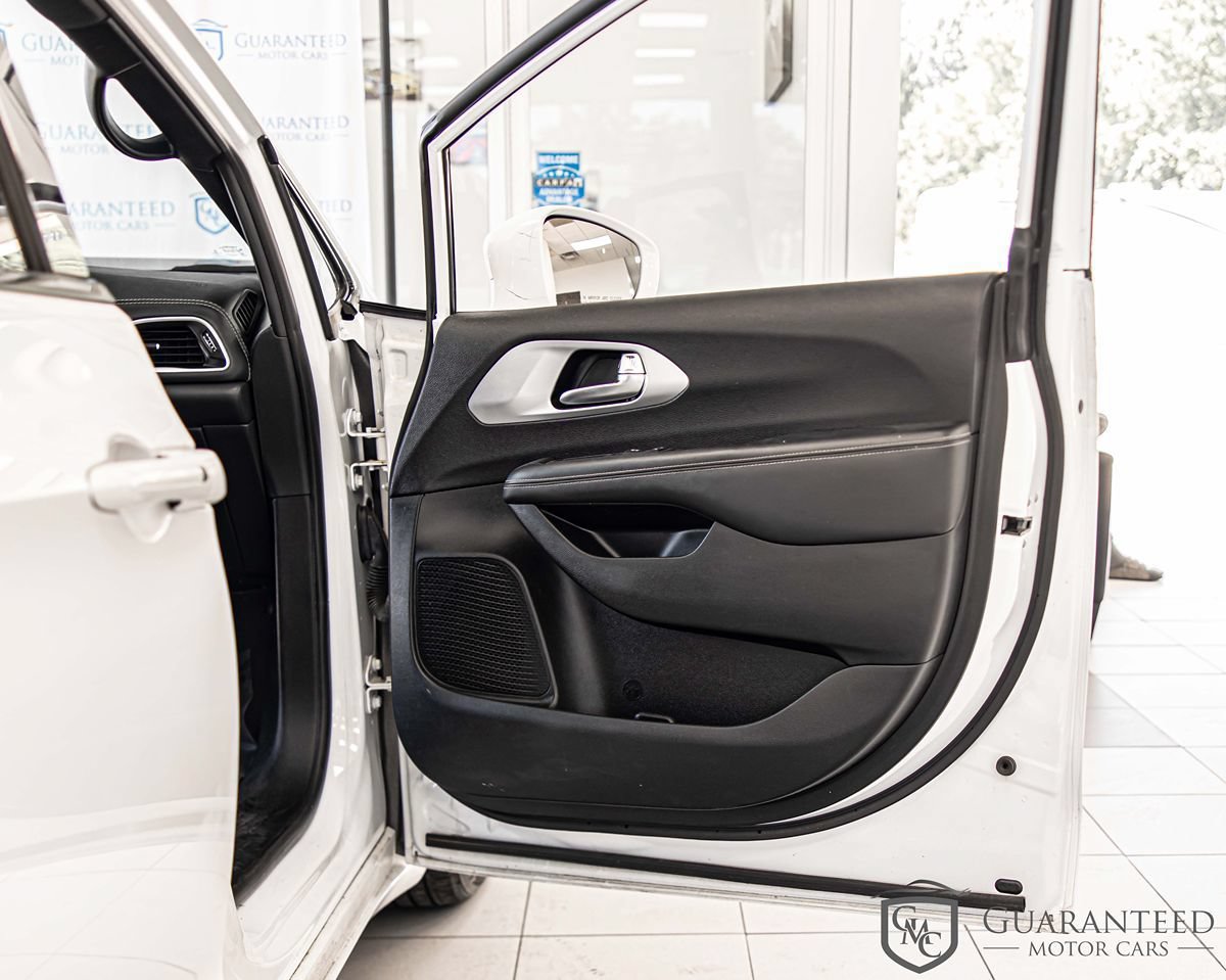 Used 2022 Chrysler Pacifica Touring-L w/ S Appearance Package FWD image 38