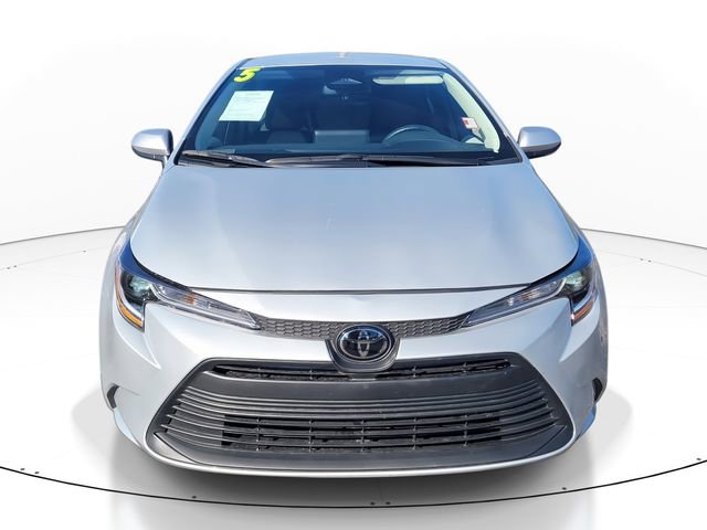 Used 2025 Toyota Corolla LE w/ Convenience Package image 2