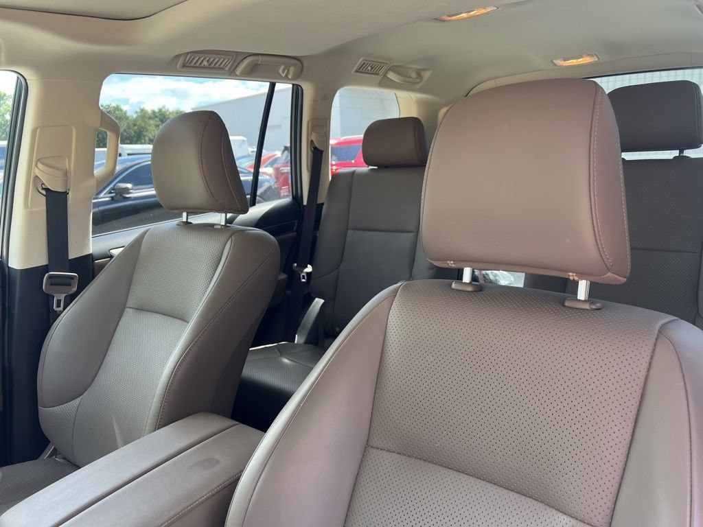 Used 2023 Lexus GX 460 Luxury w/ Sport Design Package AWD/4WD image 10