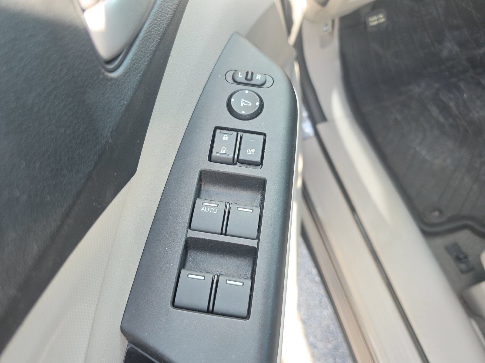 Used 2013 Honda CR-V LX image 14