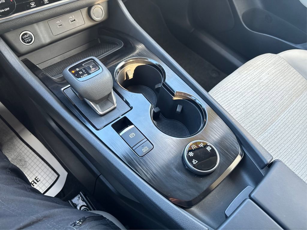 Used 2023 Nissan Rogue SV image 29