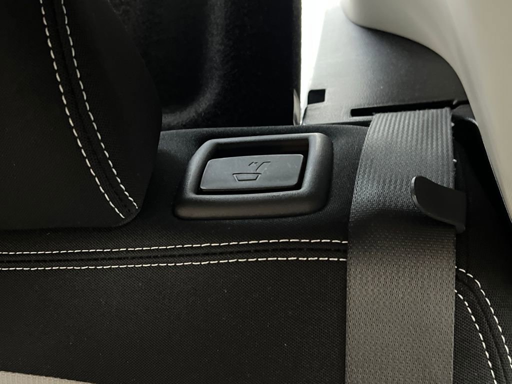 Used 2025 Hyundai Venue SEL image 14