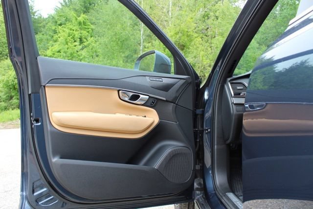Certified 2025 Volvo XC90 T8 Ultra w/ Protection Package Premier AWD/4WD image 23