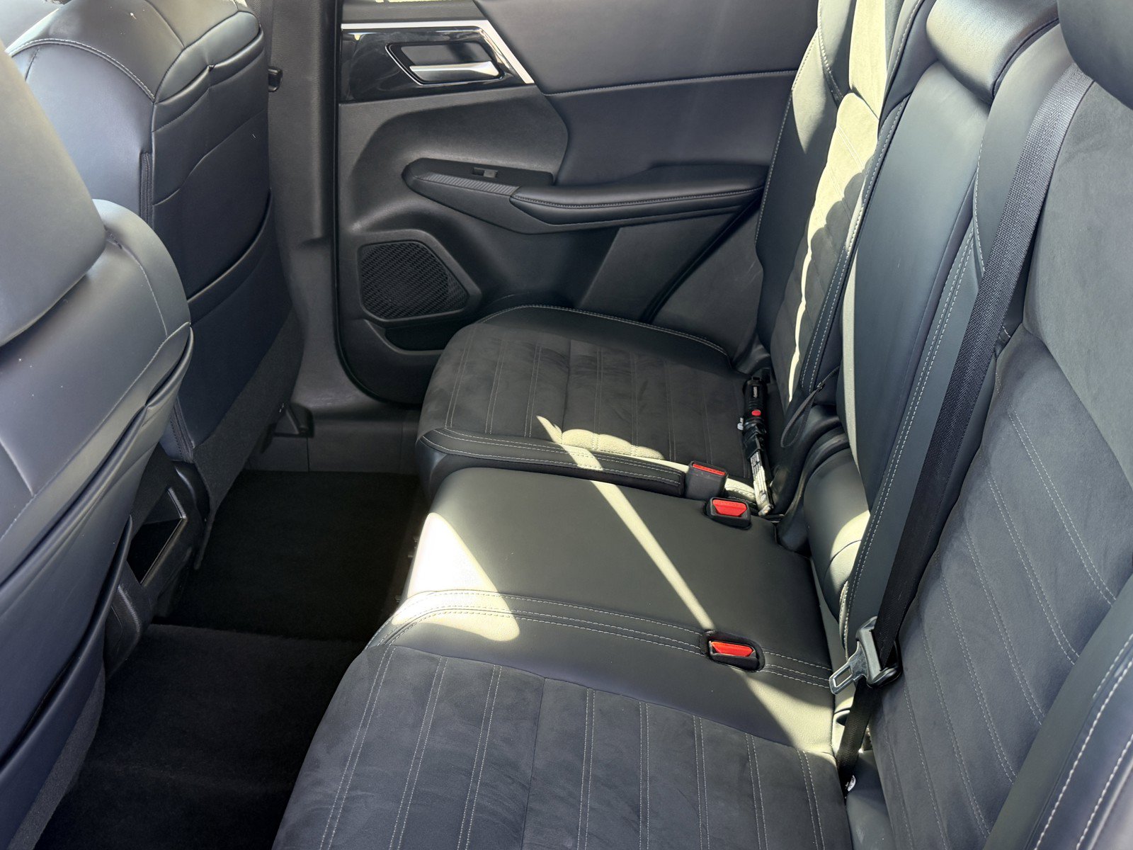 Used 2024 Mitsubishi Outlander SE Black Edition AWD/4WD image 13