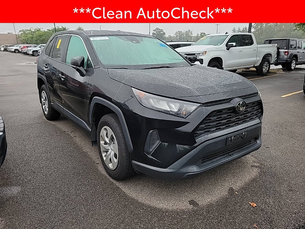 Used 2022 Toyota RAV4 LE AWD/4WD image 3