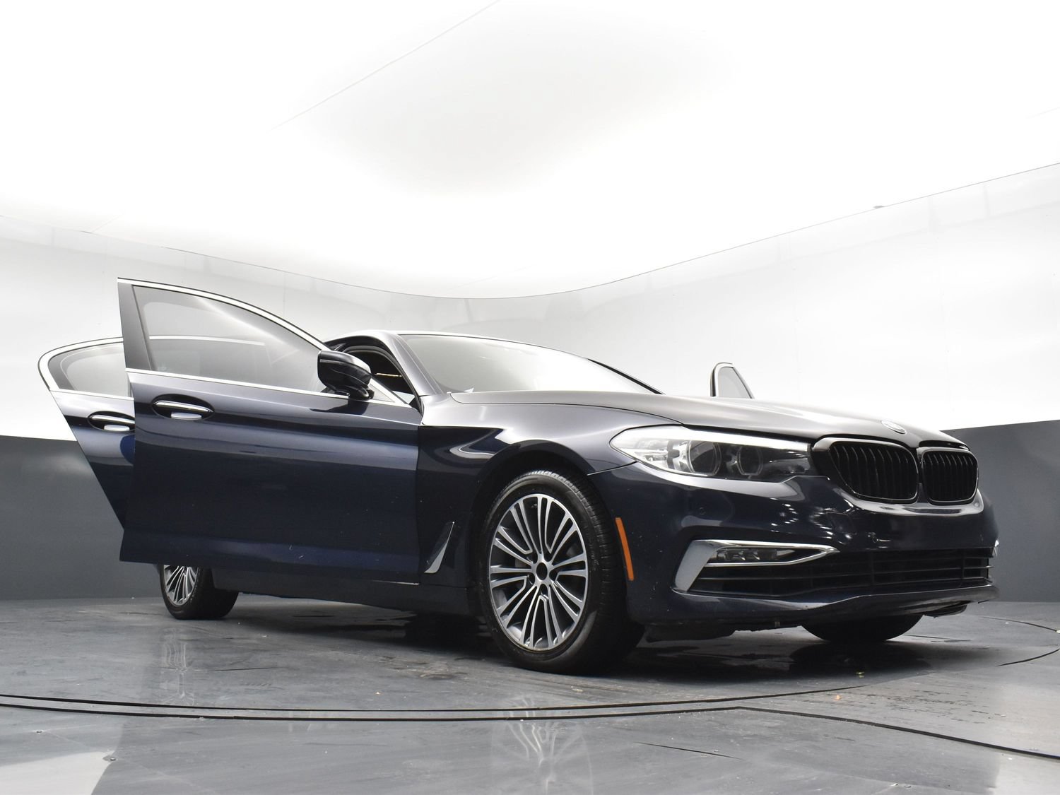 Used 2018 BMW 530i xDrive AWD/4WD image 30