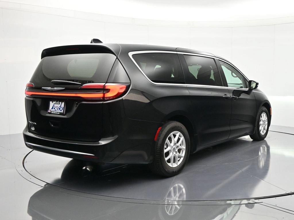 Certified 2023 Chrysler Pacifica Touring-L FWD image 5