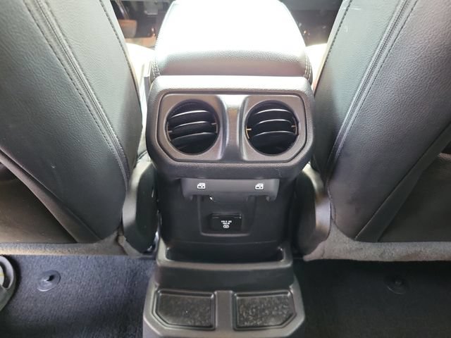 Used 2022 Jeep Wrangler Unlimited Sahara AWD/4WD image 12