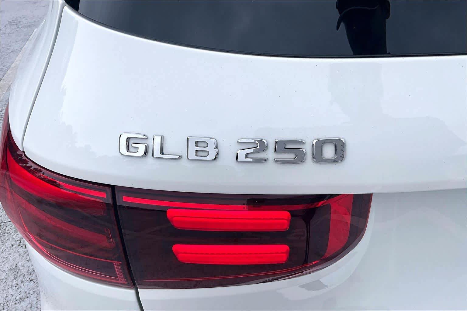 Used 2025 Mercedes-Benz GLB 250 image 30
