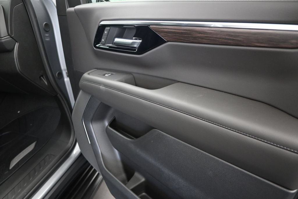 New 2026 Chevrolet Suburban LS RWD image 24