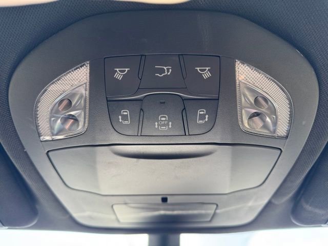 Used 2025 Chrysler Voyager LX image 18