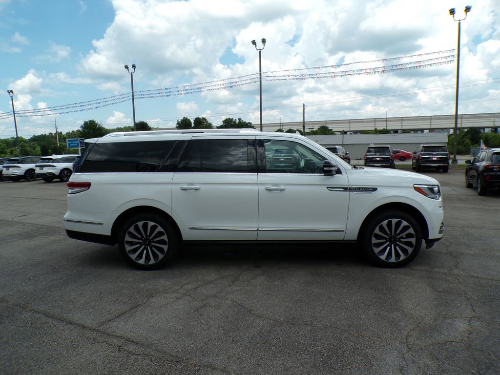 Used 2024 Lincoln Navigator L Reserve image 6