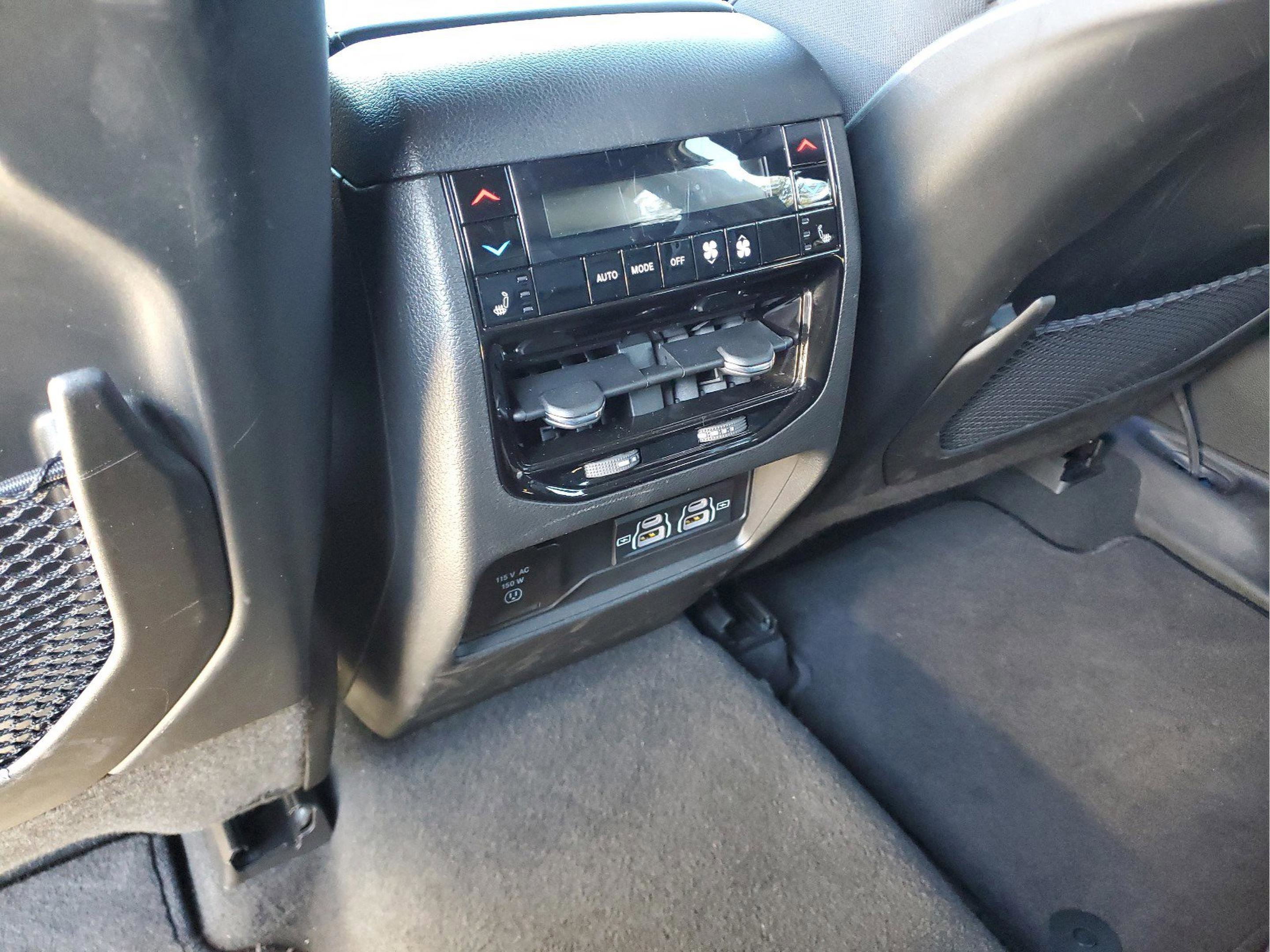 Used 2024 Jeep Grand Cherokee Overland w/ Advanced Protech Group III image 12