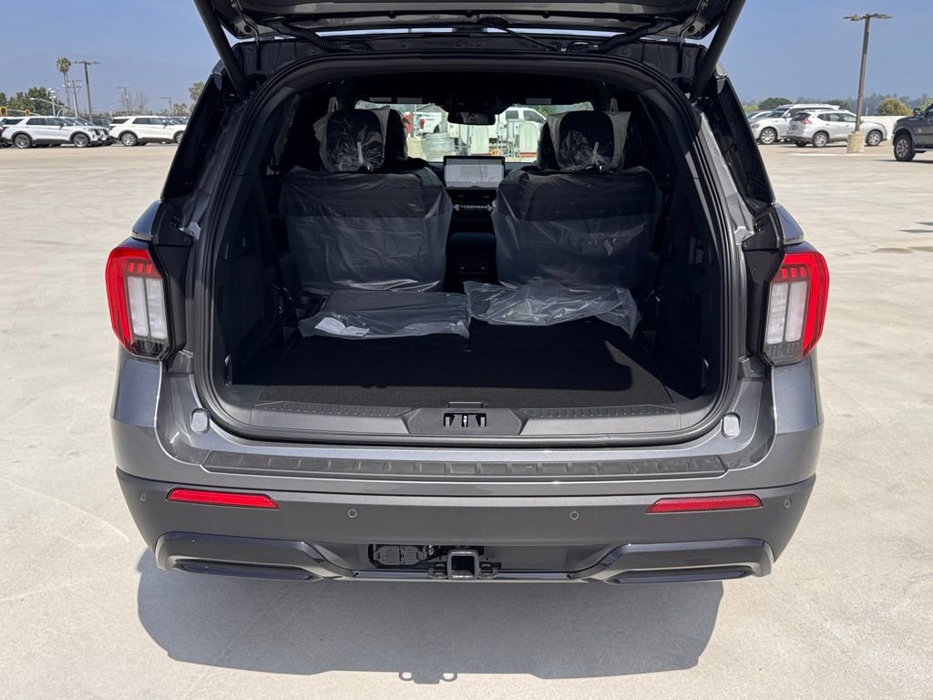 New 2026 Ford Explorer ST-Line w/ ST-Line Street Pack image 13