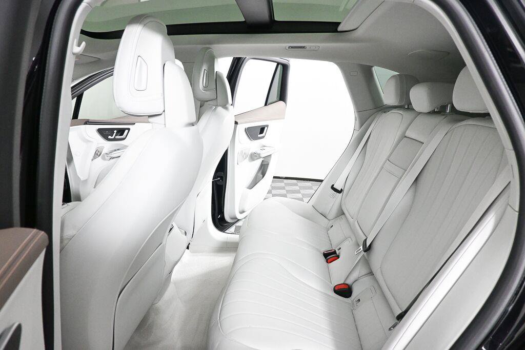 Used 2023 Mercedes-Benz EQE 500 4MATIC SUV image 8