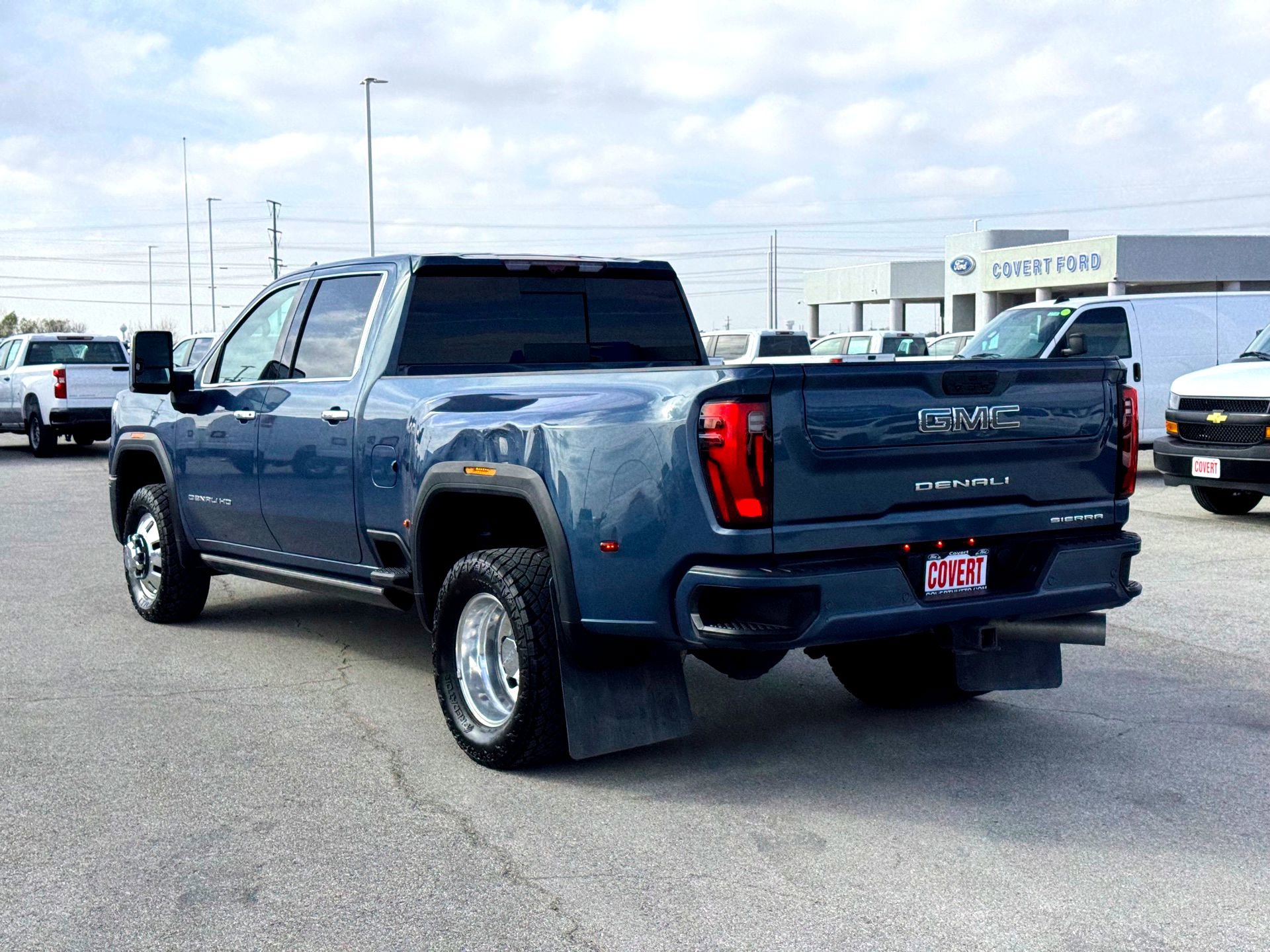 Used 2024 GMC Sierra 3500 Denali w/ Denali Reserve Package image 9