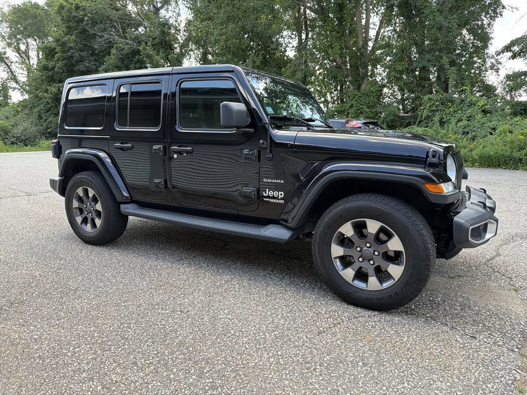 Used 2018 Jeep Wrangler Unlimited Sahara w/ Dual Top Group AWD/4WD image 15