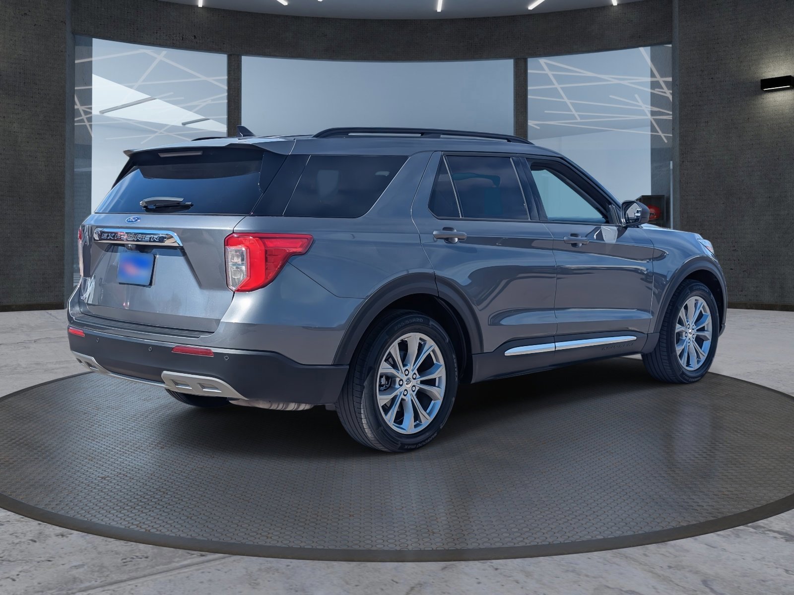 Used 2021 Ford Explorer XLT w/ Equipment Group 202A image 6