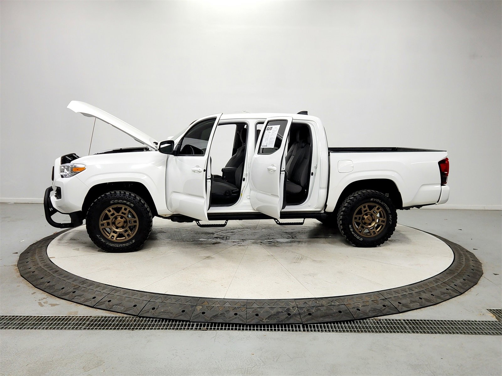 Used 2023 Toyota Tacoma SR image 12