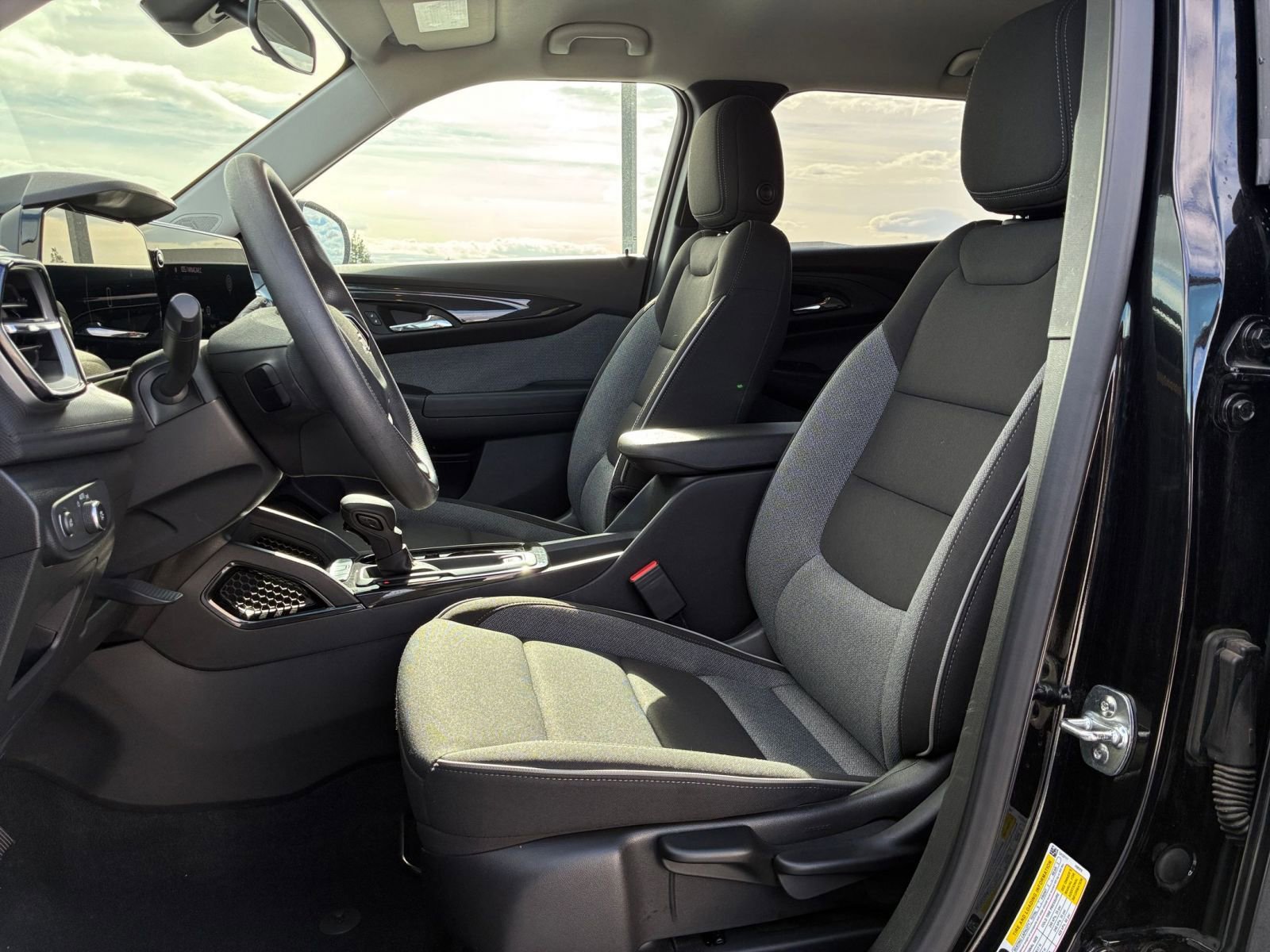 Used 2025 Chevrolet TrailBlazer LT image 24