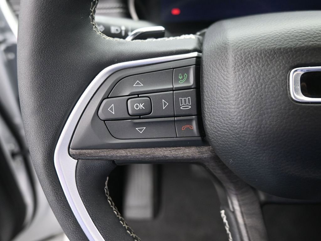 Used 2024 Jeep Grand Cherokee Limited image 31