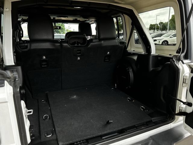 Used 2018 Jeep Wrangler Unlimited Sahara AWD/4WD image 30