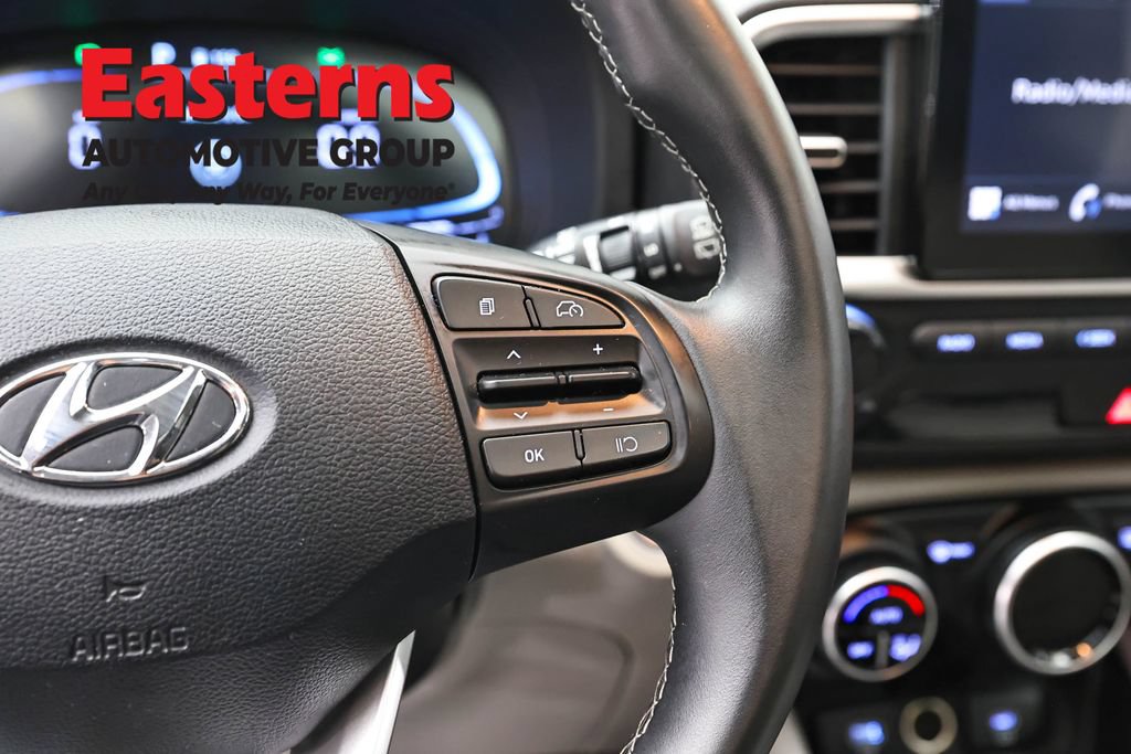 Used 2025 Hyundai Venue SEL FWD image 15