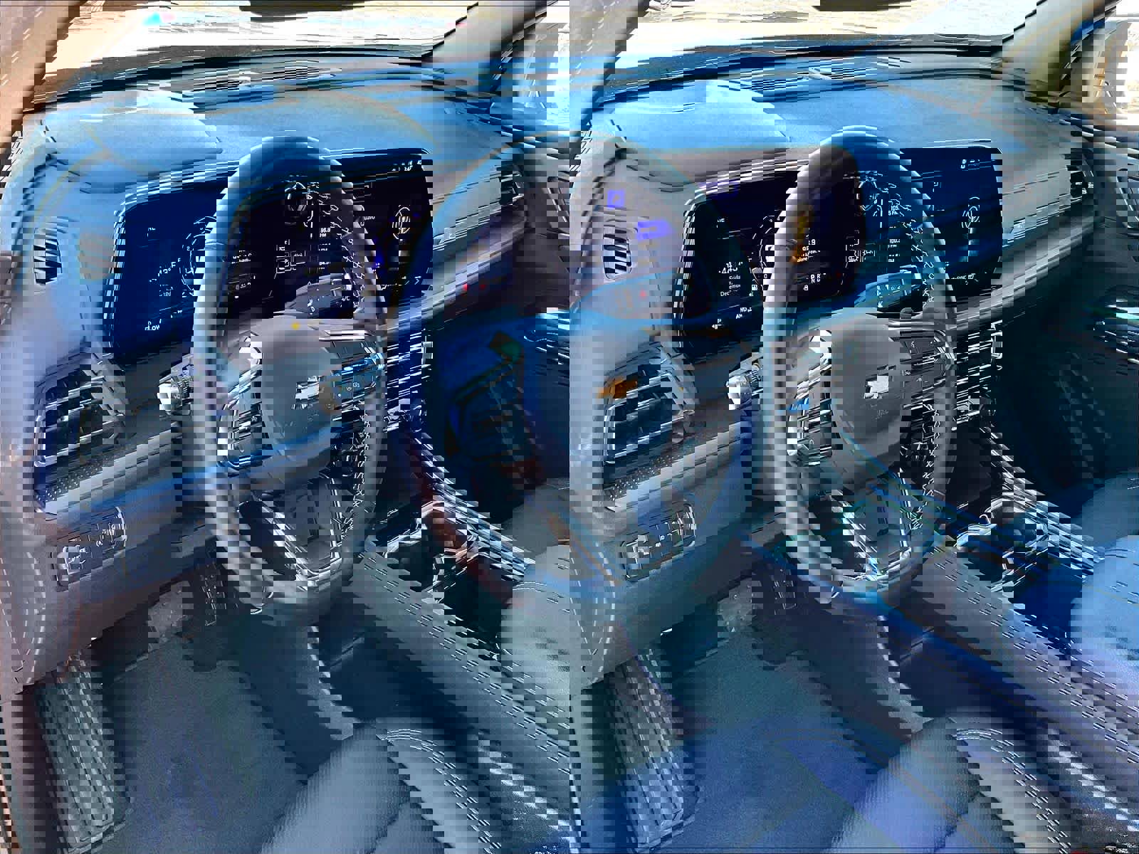 Used 2025 Chevrolet Traverse LT image 8