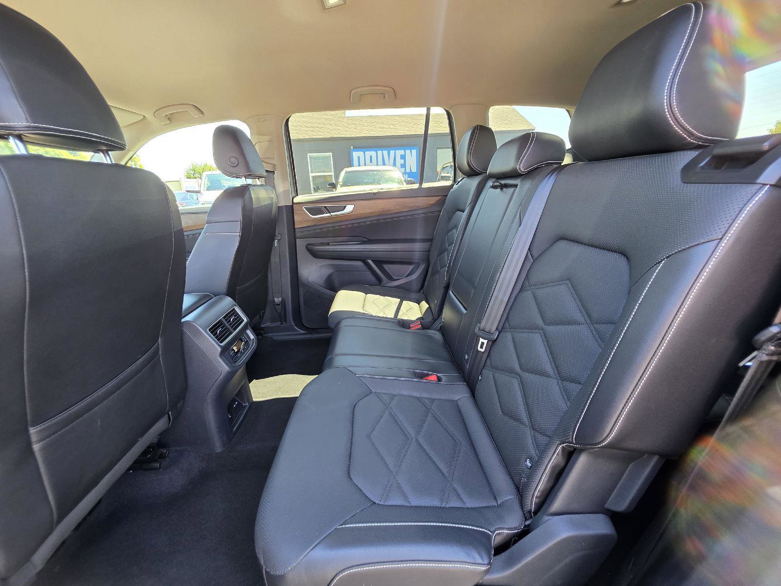 Used 2024 Volkswagen Atlas SE image 11