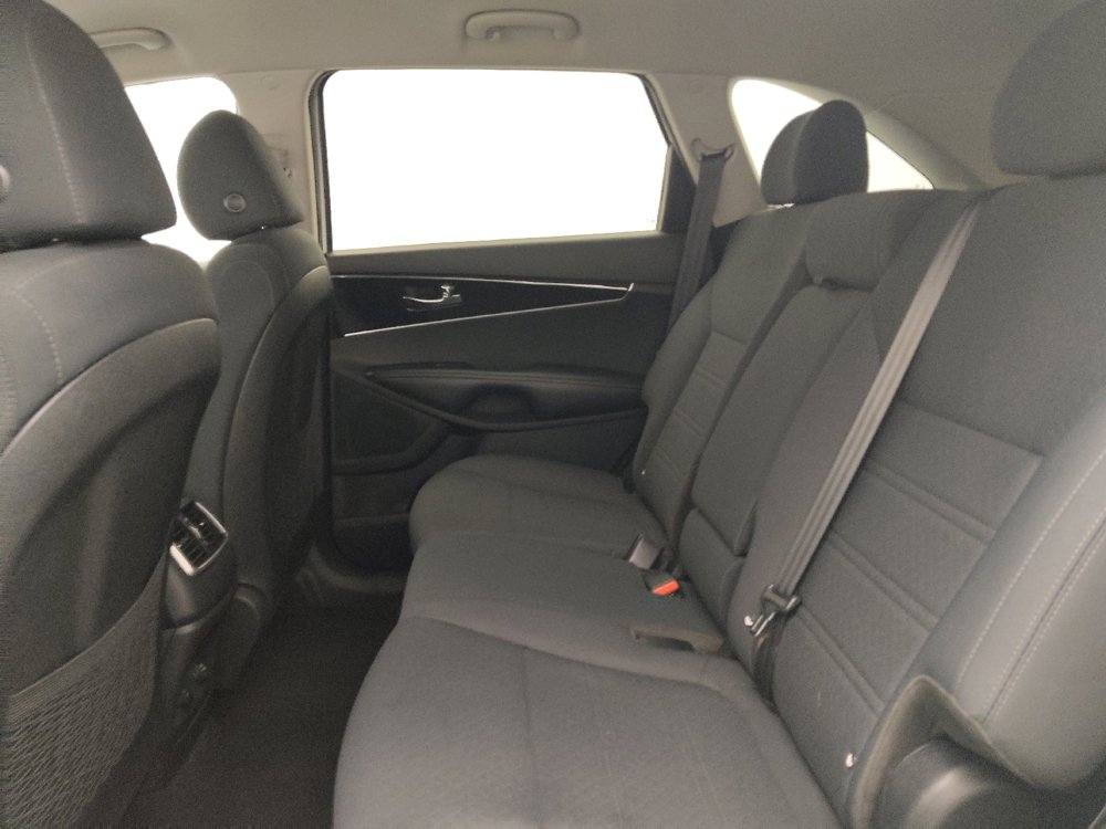 Used 2020 Kia Sorento LX image 18