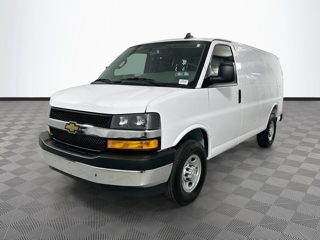 Used 2025 Chevrolet Express 2500 w/ Driver Convenience Package RWD image 3