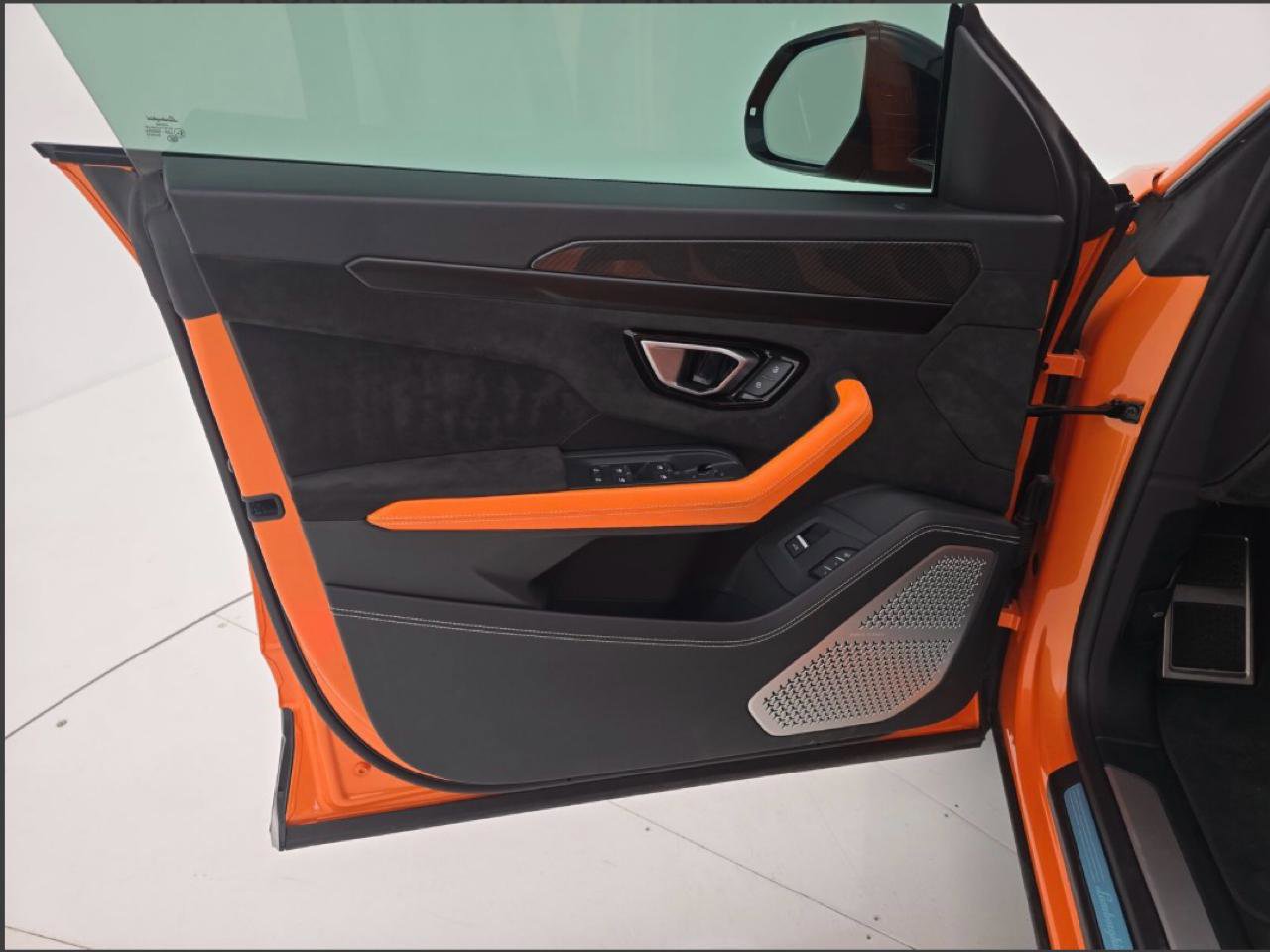 Used 2022 Lamborghini Urus image 9