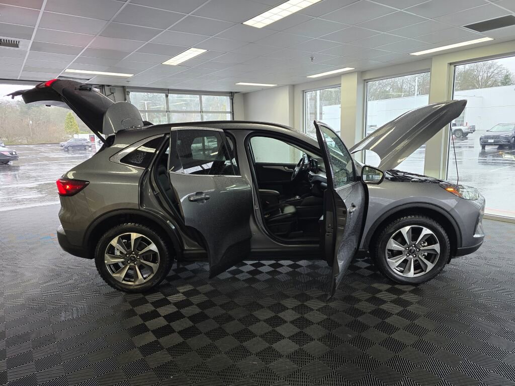Used 2024 Ford Escape Platinum image 17