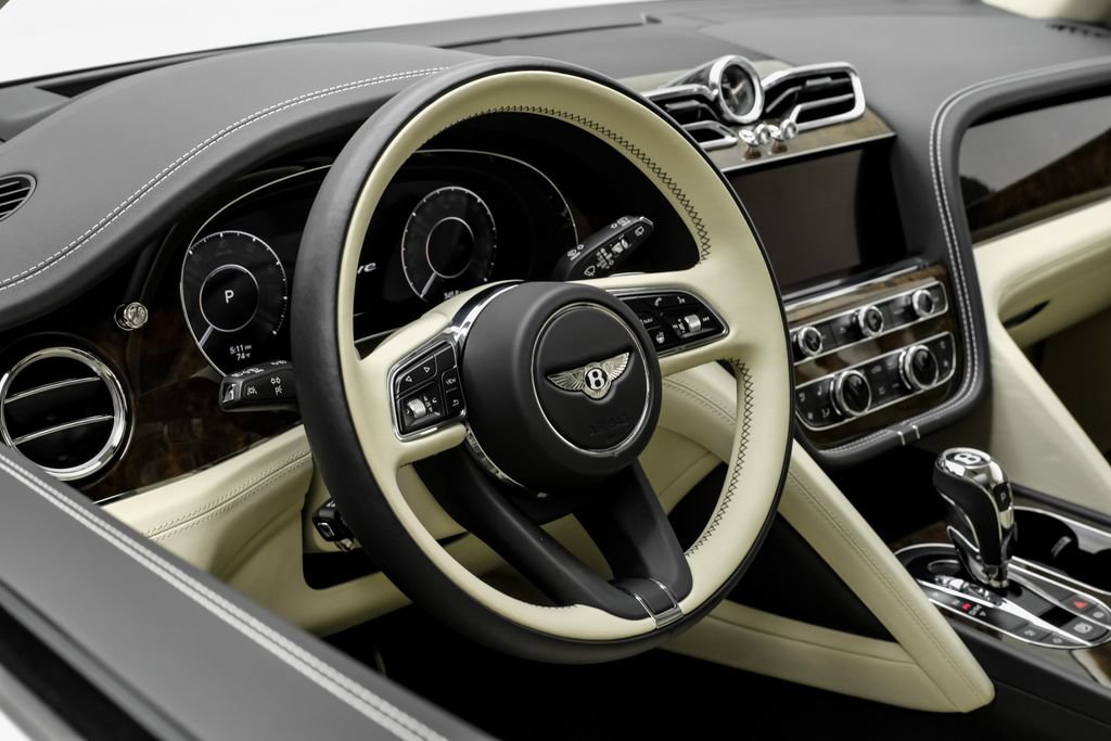 Used 2024 Bentley Bentayga AWD/4WD image 19