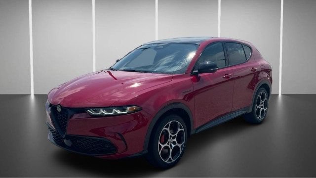 Used 2024 Alfa Romeo Tonale Veloce w/ Premium Interior Package AWD/4WD image 14