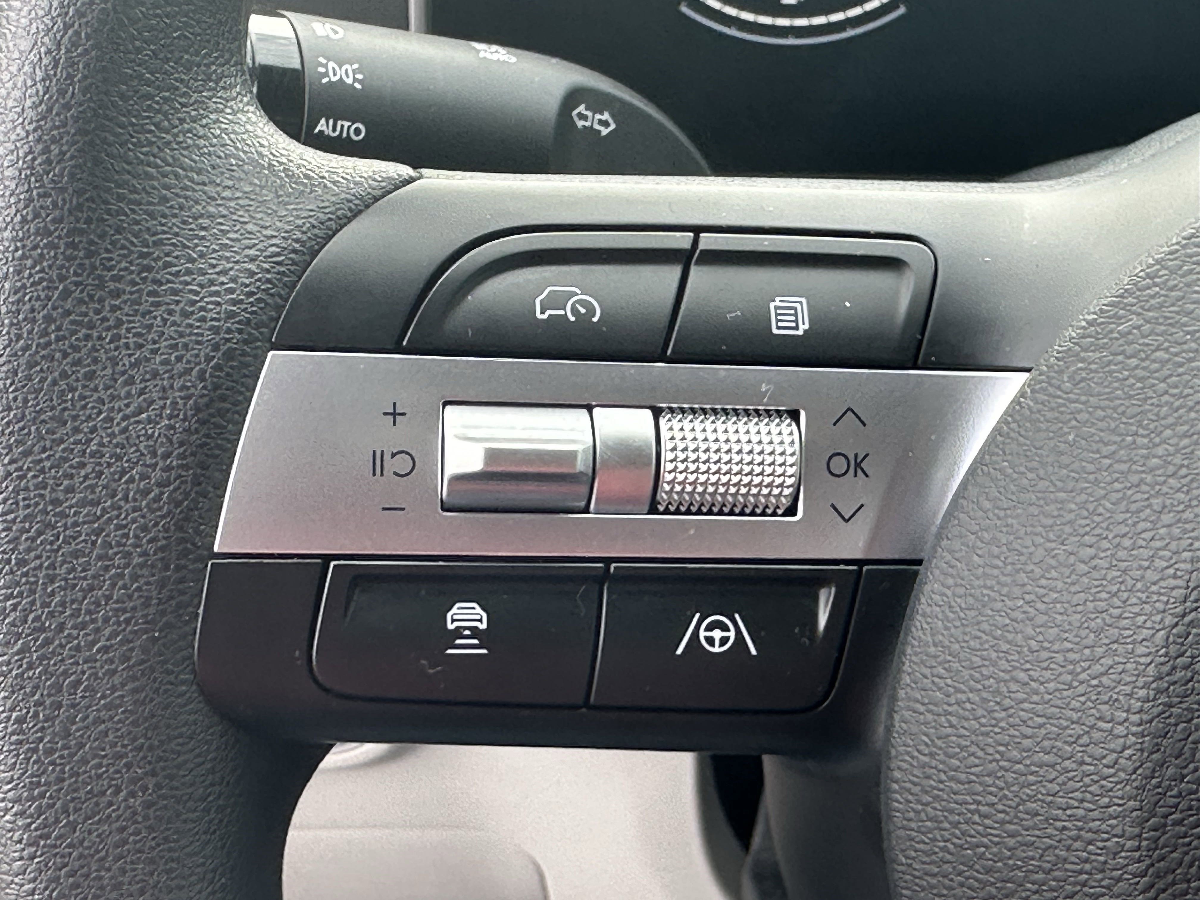 Used 2025 Hyundai Tucson SE image 25