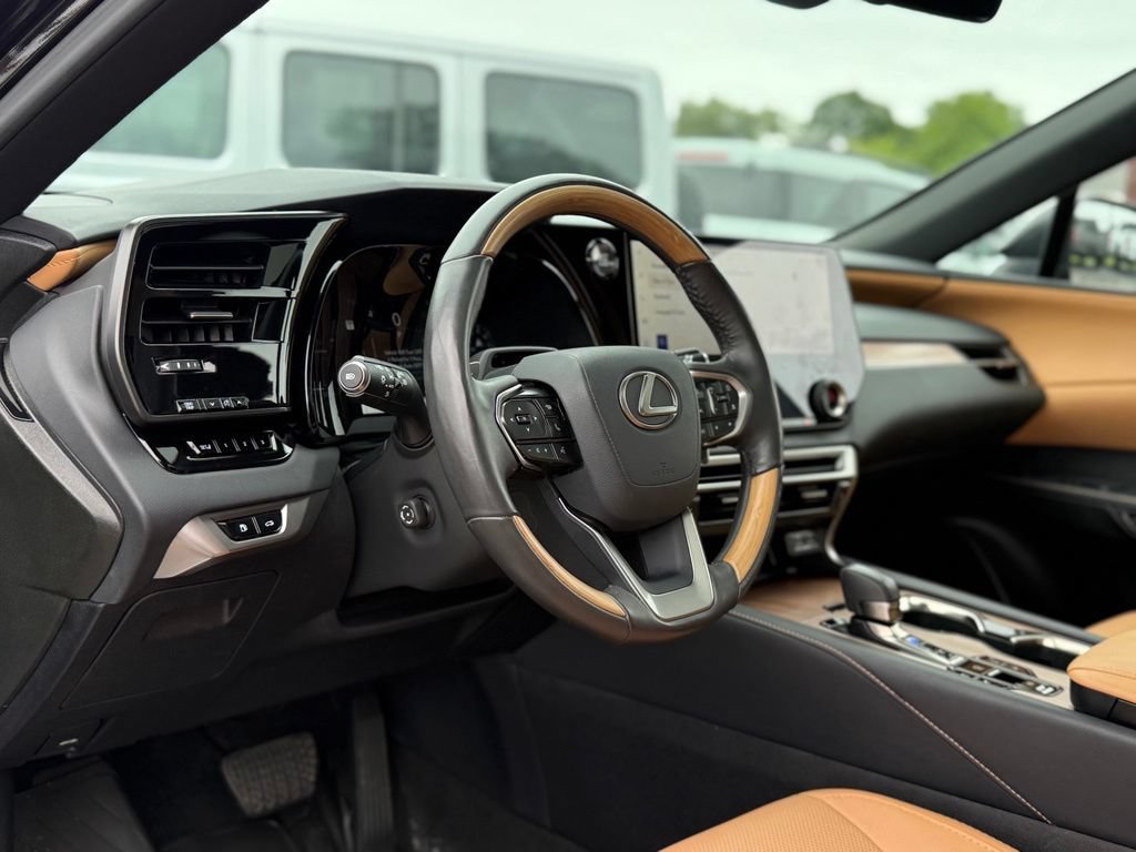 Used 2025 Lexus RX 350 AWD image 13