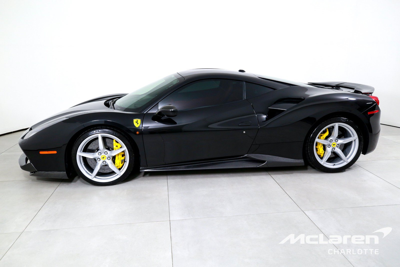 Used 2018 Ferrari 488 GTB RWD image 5