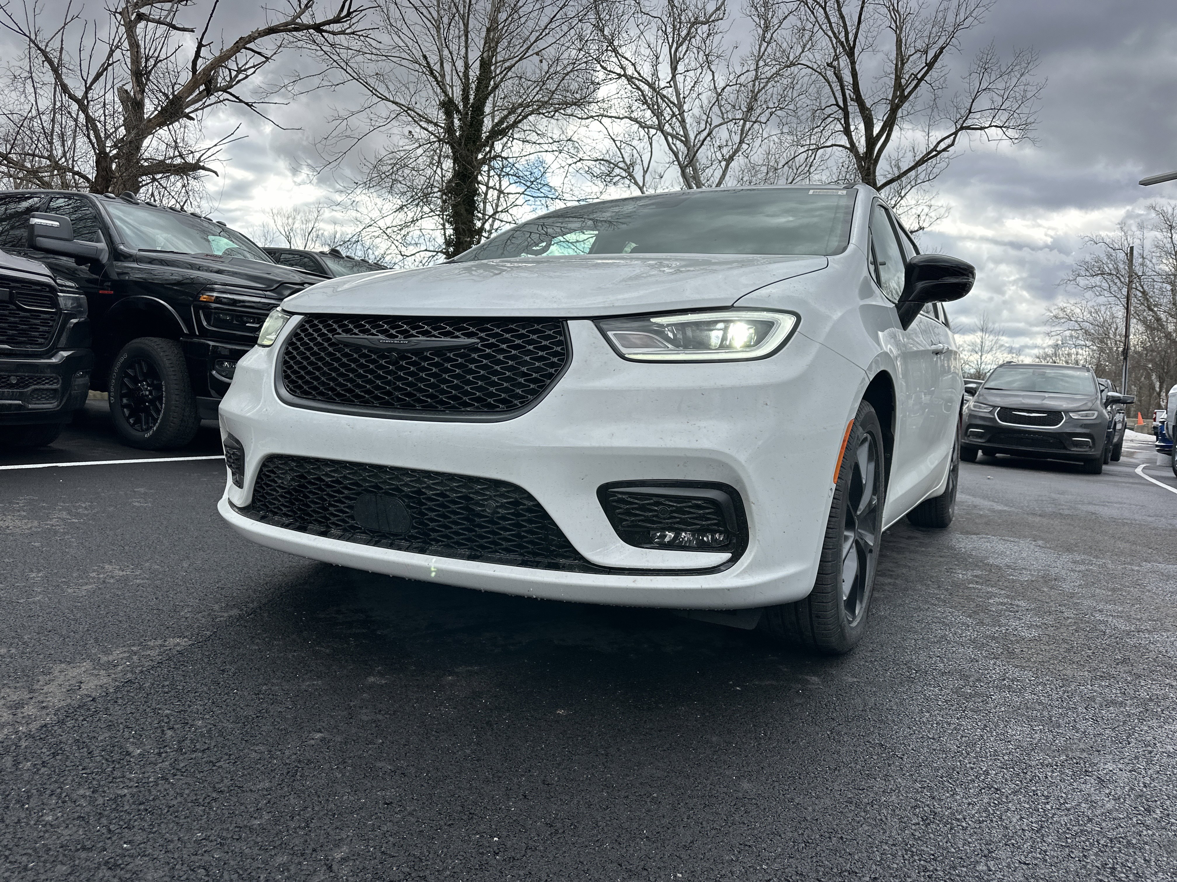 New 2026 Chrysler Pacifica Limited w/ S Appearance Package FWD image 23