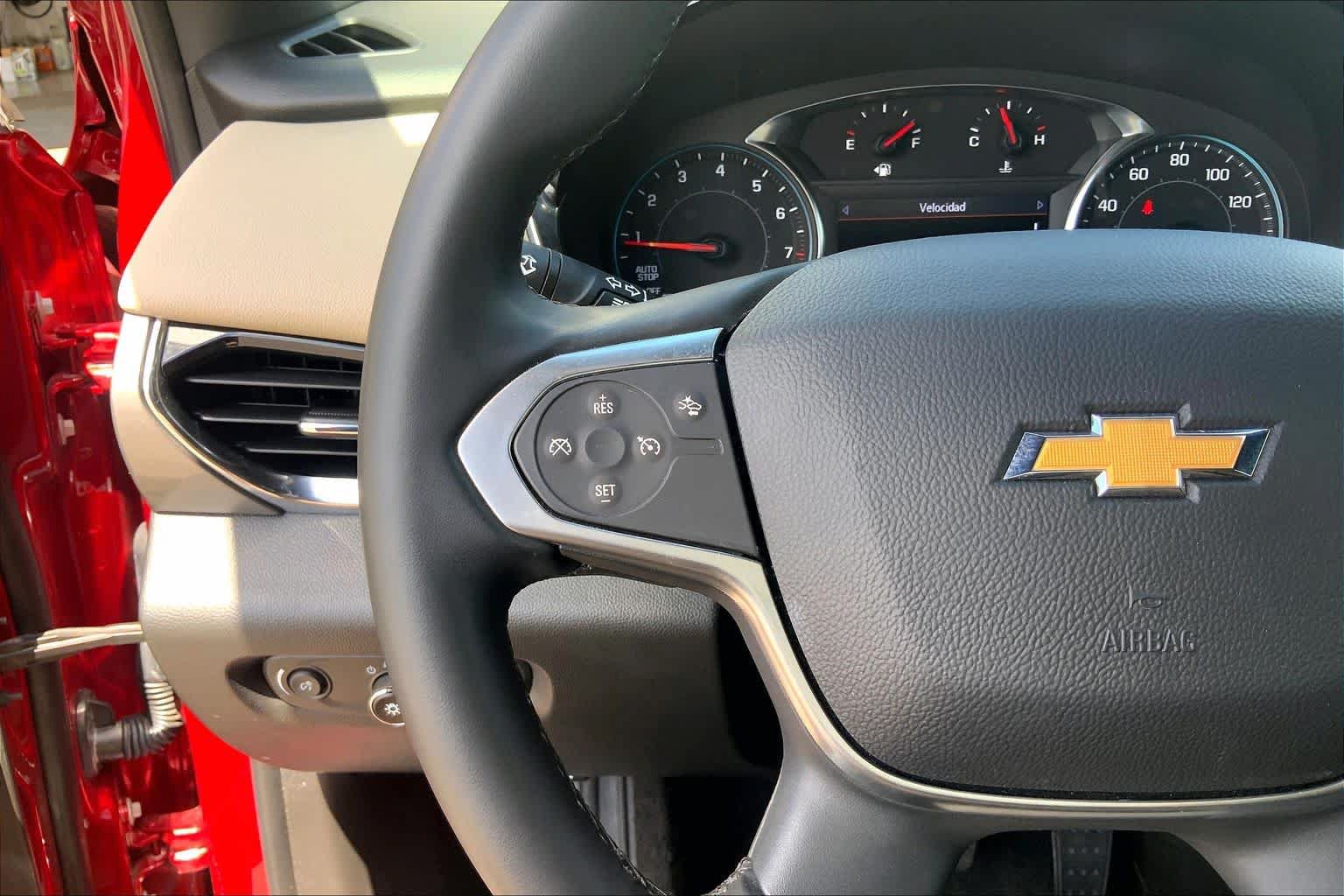 Used 2023 Chevrolet Traverse LT FWD image 24