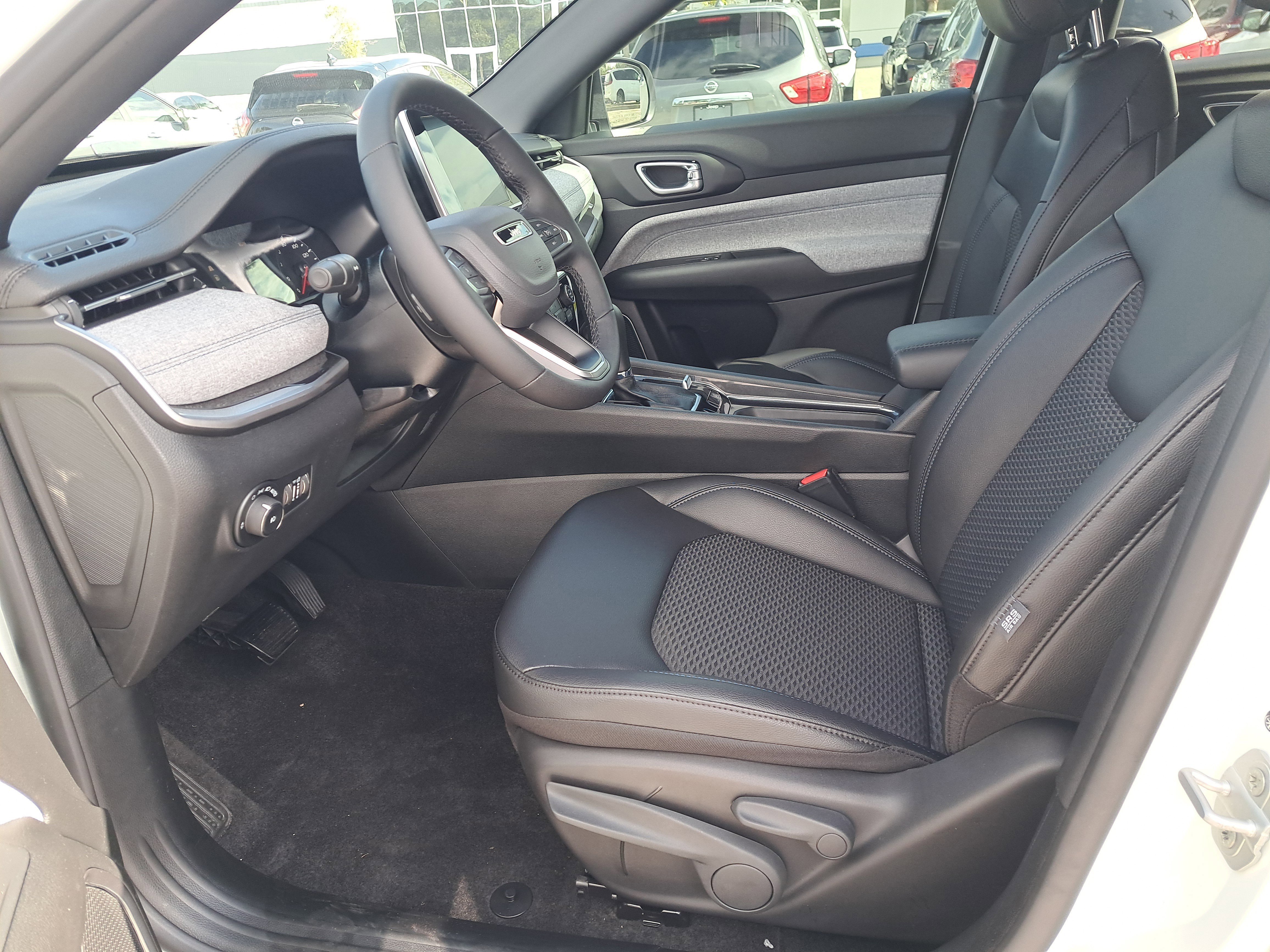 New 2026 Jeep Compass Latitude image 11