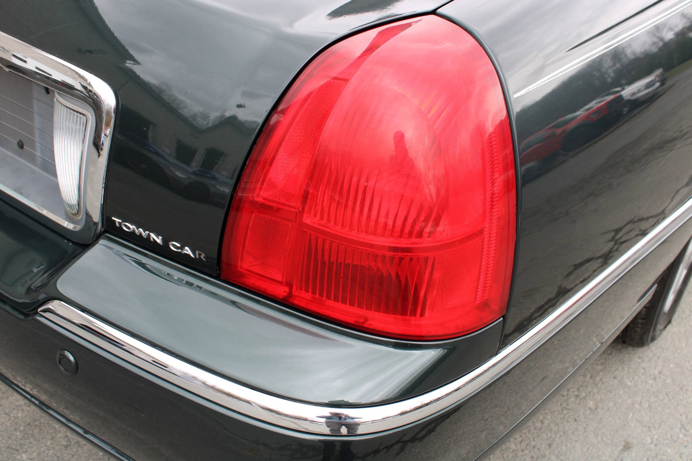 Used 2003 Lincoln Town Car Signature image 27