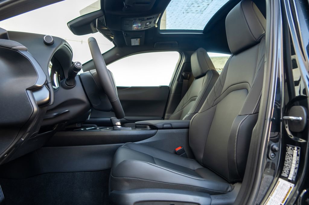 New 2026 Lexus UX 300h FWD image 17